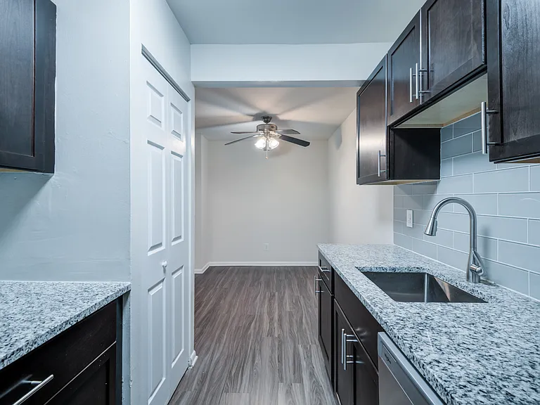 Bennington Crossings Apartment Homes — Photo 4