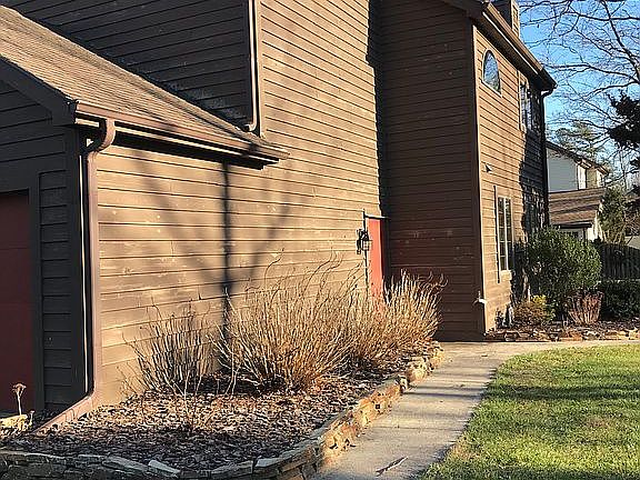 2nd image of 2318 Sanford Dr