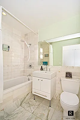 Rented by R New York | media 28