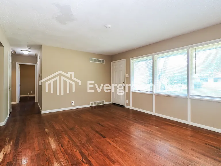 8366 Gladys Dr — Photo 3