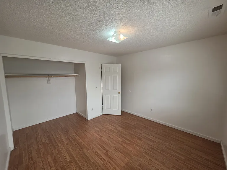 987 Iowa Ave #C — Photo 9