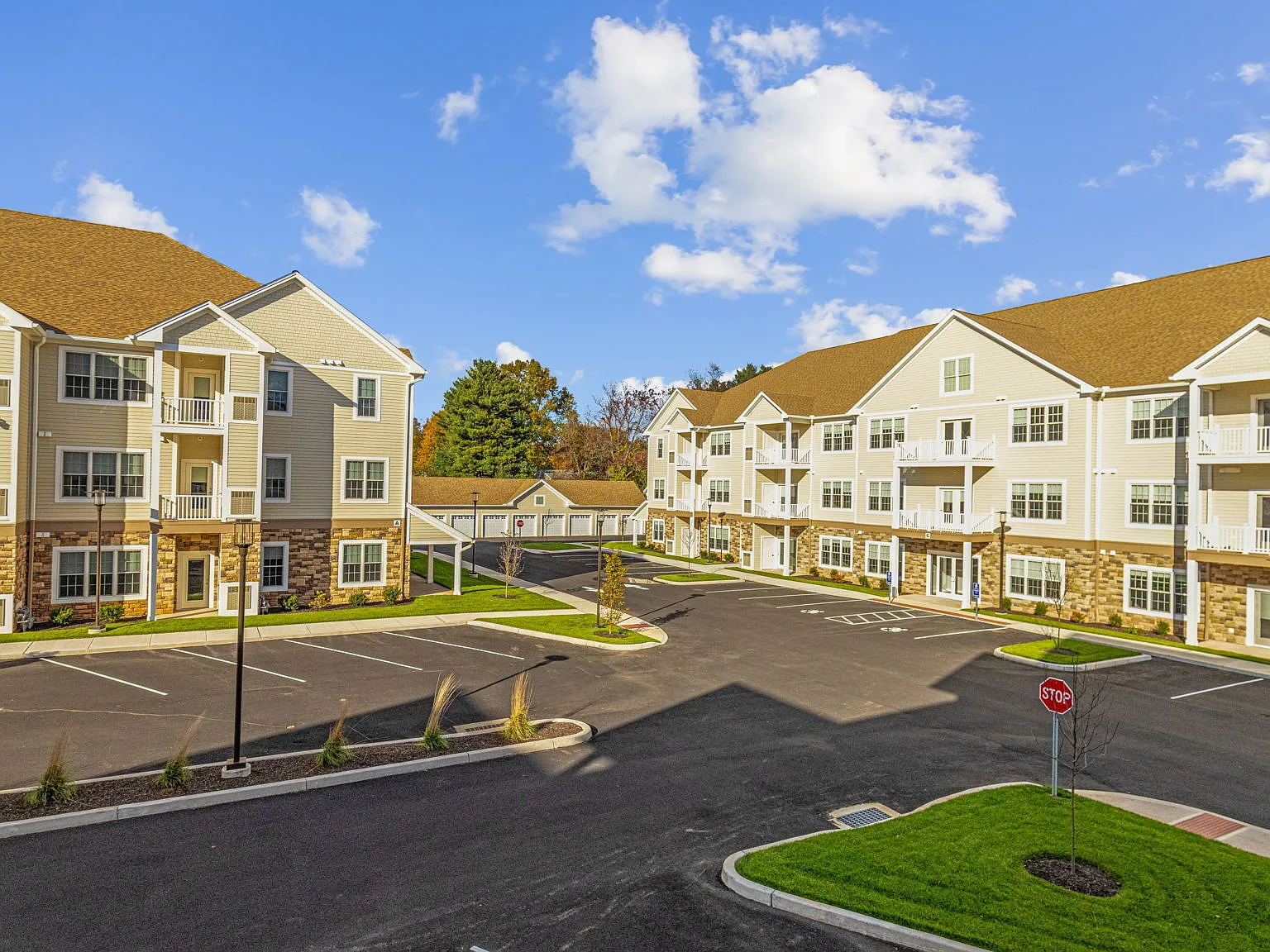 2 bed, 2.0 bath, 1236 sqft, $2,695 — Photo 2