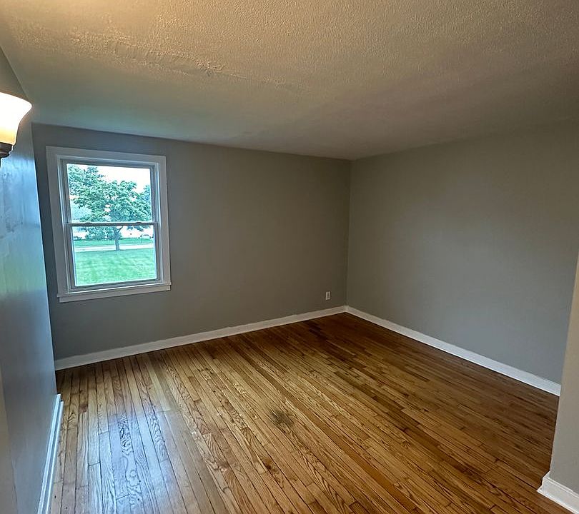 1st image of 101-111 Blackmore St #109