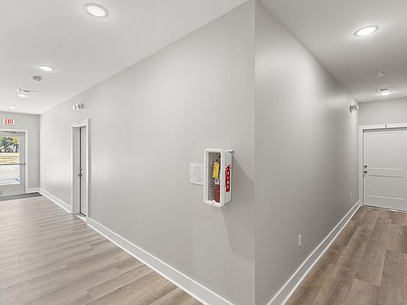 3rd image of 305 Okaloosa Ave #3