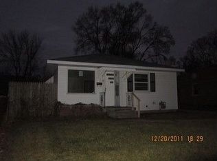 18 Canterbury St SW, Wyoming, MI 49548