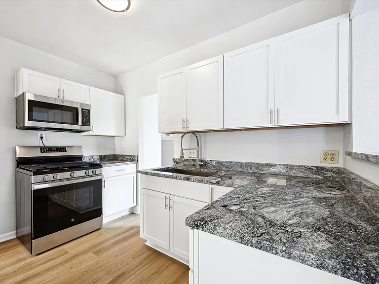 905 Brinton Dr — Photo 4