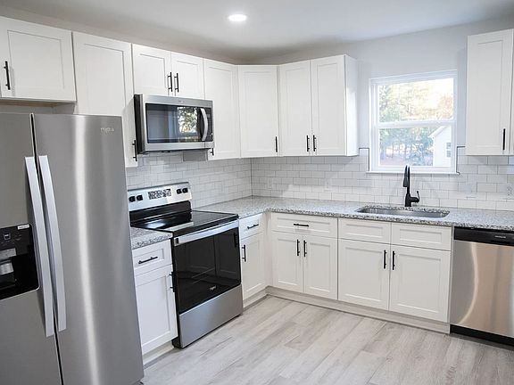 2nd image of 920 4th Street Pl SE