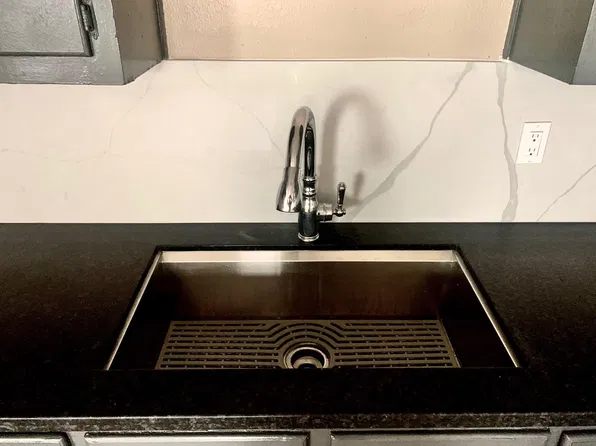1052 S 8th St APT 108, Fresno, CA 93702