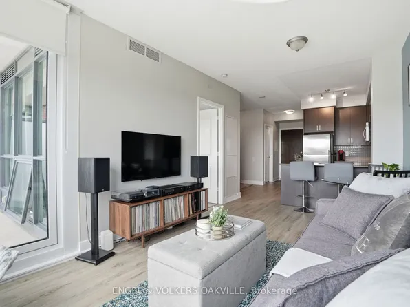 7608 Yonge St #528, Vaughan, ON L4J 0J5