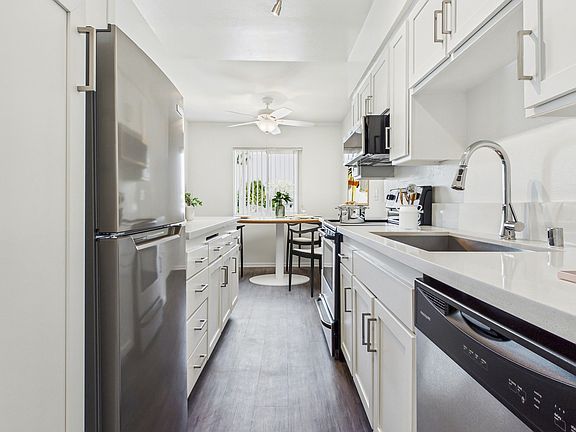 3rd image of 15215 Victory Blvd APT 110