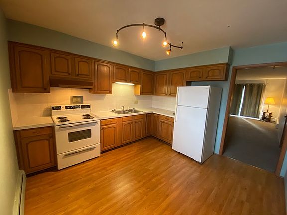 2nd image of 903 E Main St APT 4