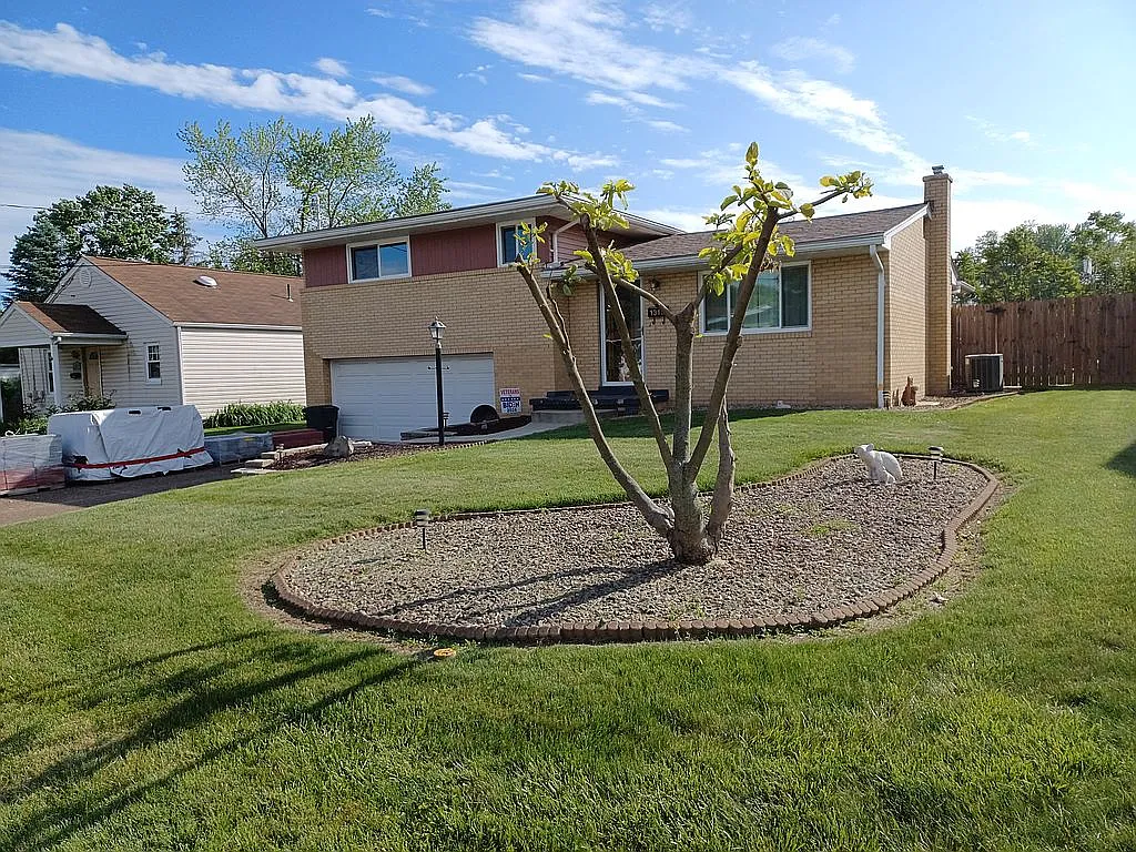 1316 Sampson St photo 1