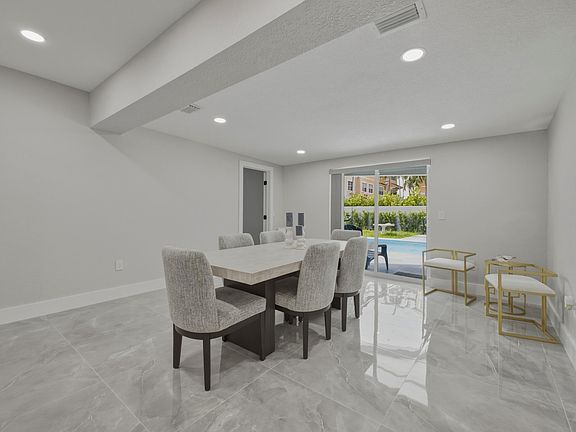 4th image of 632 Las Palmas Park