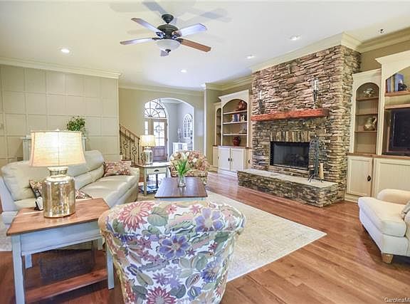 4th image of 7871 Chapel Creek Dr