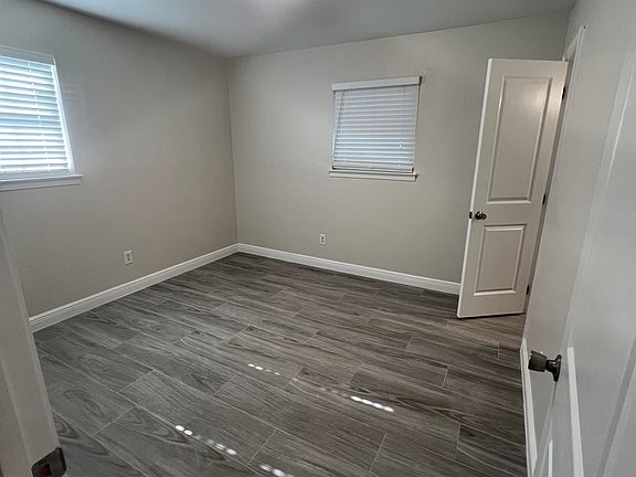 4th image of 2060 Elaine Cir