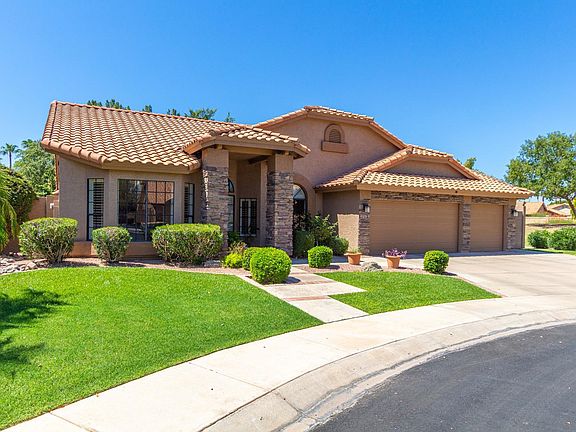 3rd image of 1125 W Iris Dr