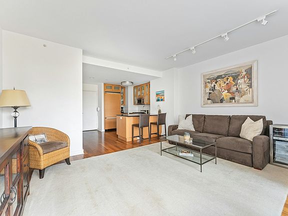 3rd image of 200 W End Ave APT 8J