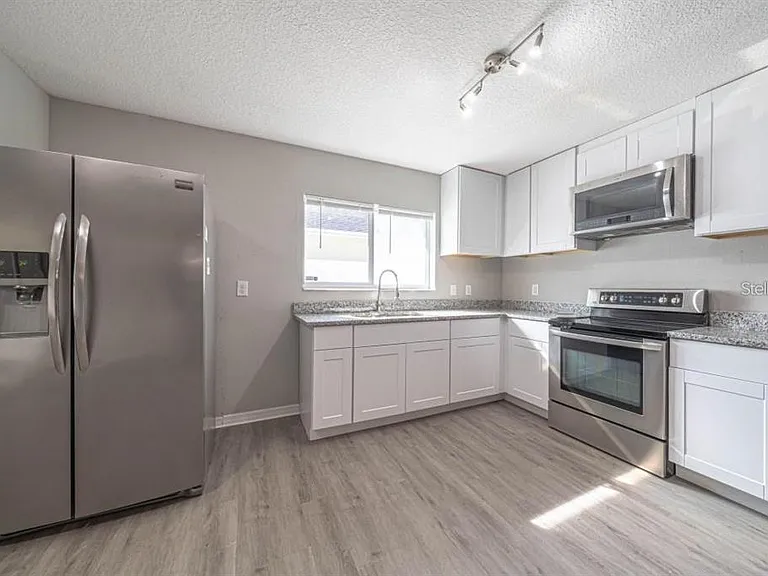 2025 Peaceful Palm St — Photo 7