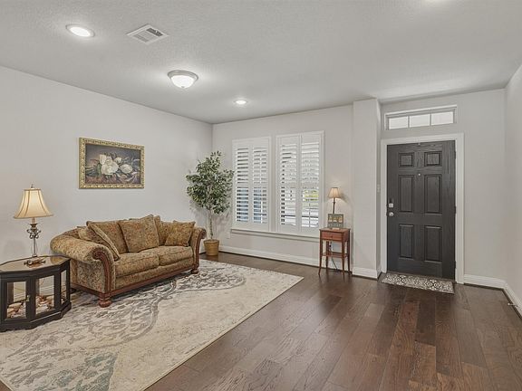 3rd image of 7521 Pondview Ln
