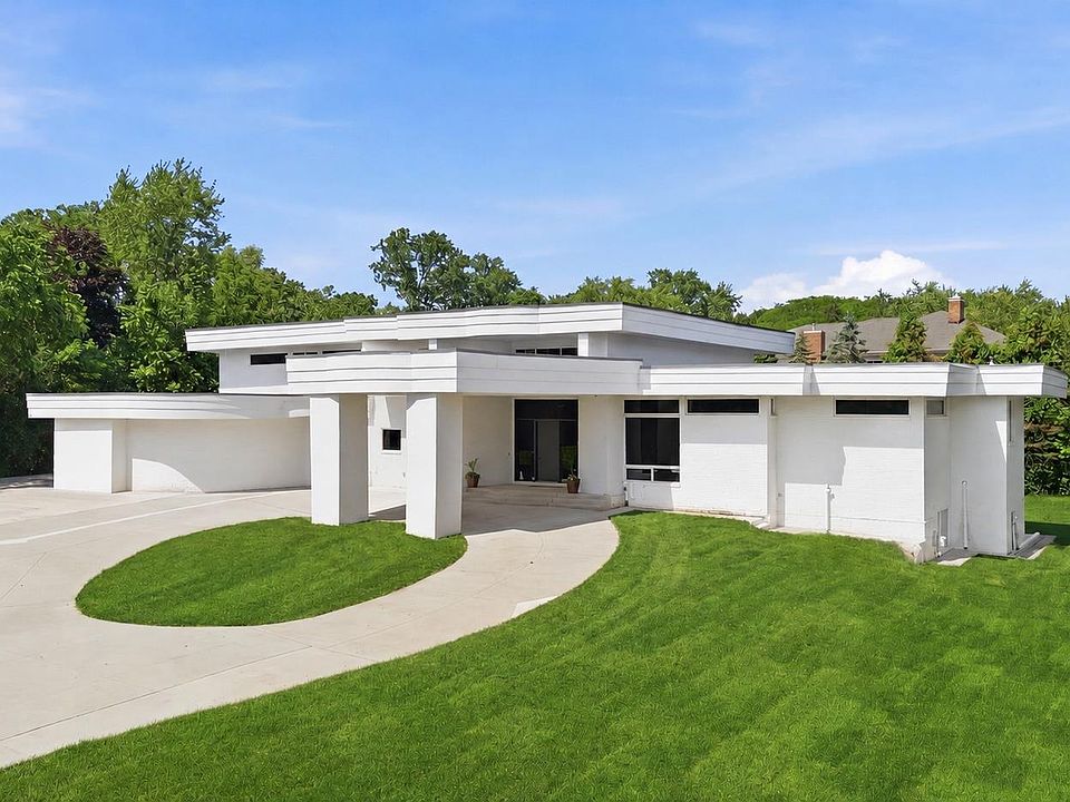 1st image of 24696 Franklin Park Dr