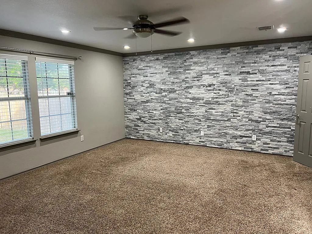 2500 Sierra Dr — Photo 4