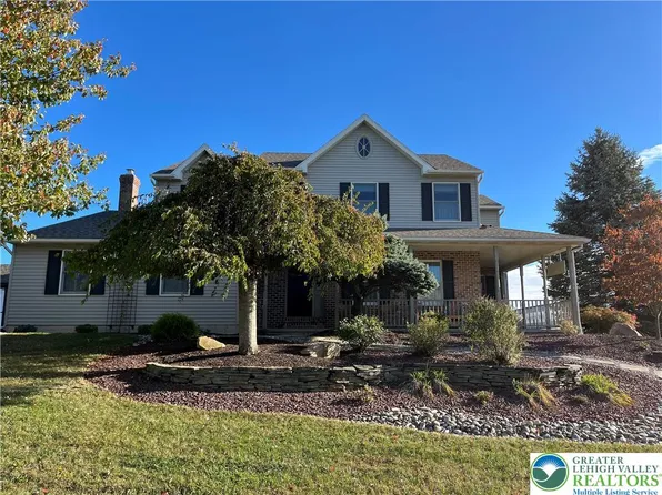 205 Spyglass Ct, Bath, PA 18014