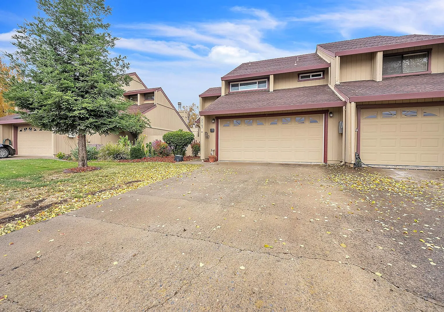 2567 Higgins Rd — Photo 1