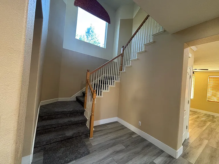 4800 Village Green Dr — Photo 23
