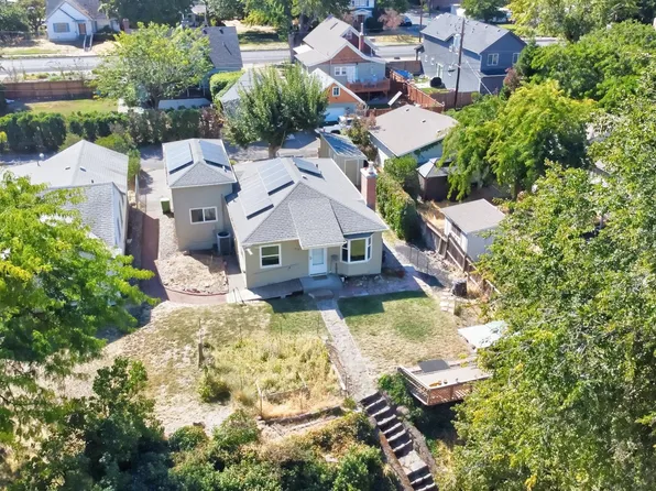 812 W 8th St, The Dalles, OR 97058