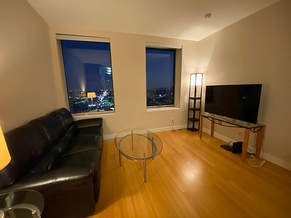 3rd image of 3810 Wilshire Blvd APT 1811