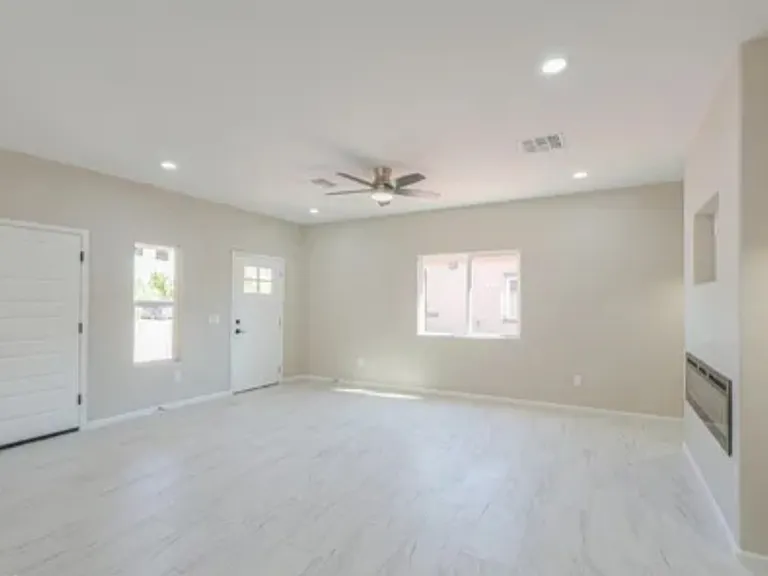 229 E Cedar Ave — Photo 4
