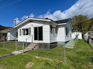 197 Crichton Ave, Quinwood, WV 25981