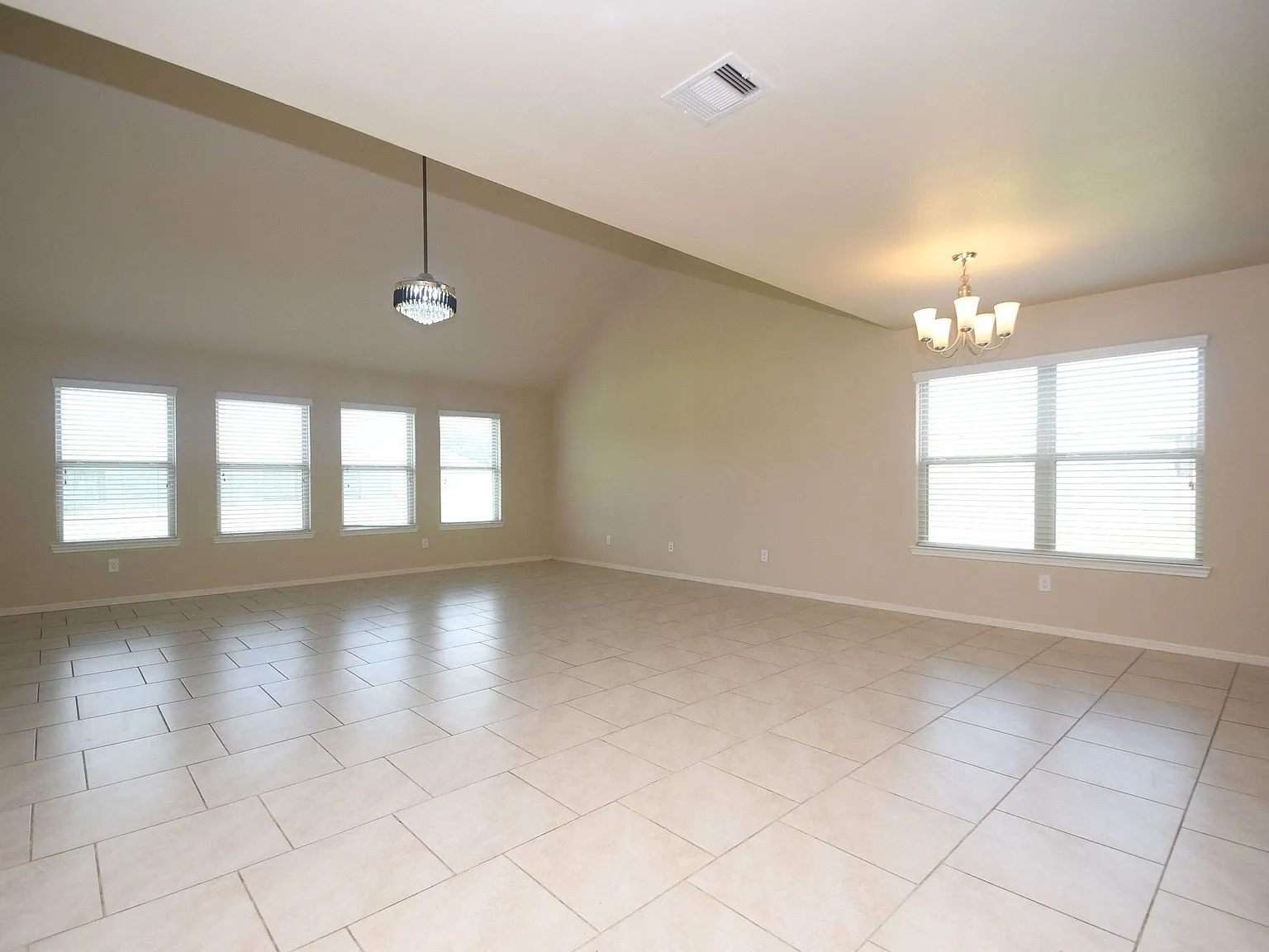 5 bed, 2877 sqft, $2,850 — Photo 4