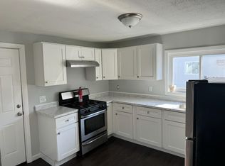 34 Grotto Ave FLOOR 2, Pawtucket, RI 02860