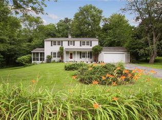 39 Pine Ridge Rd, Poughkeepsie, NY 12603