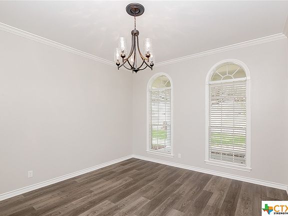 3rd image of 276 Park Ln