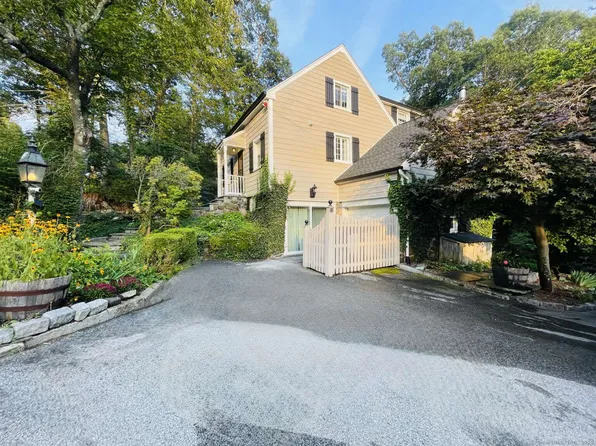 12 Inglenook Drive, New Fairfield, CT 06812