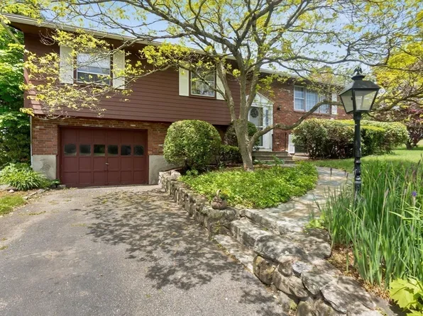 14 Paulette Dr, Danvers, MA 01923