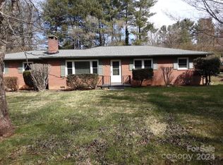 397 Balsam Rd, Hendersonville, NC 28792