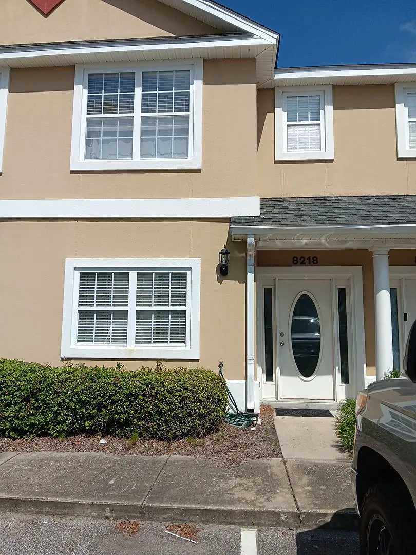 Fabulous Townhome In Gated Community W/Double Ensuites! *Special: 1/2 Off 1st Month's Rent!* — Photo 1
