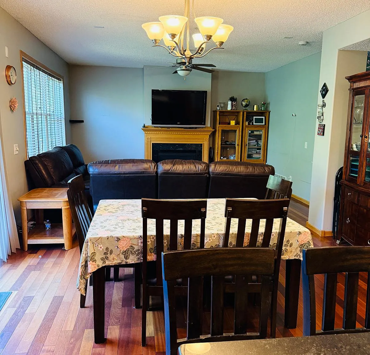 4 bed, 3.5 bath, 3100 sqft, $3,198 — Photo 2