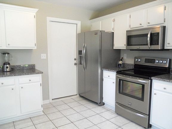 5th image of 2905 Newport Pl