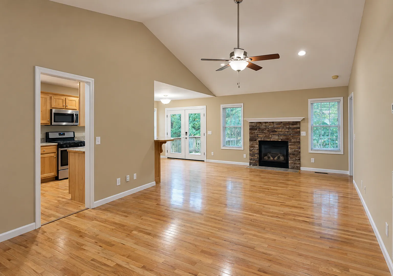 3-Bedroom Home with Vaulted Ceilings, Fenced Backyard and Garage — Photo 3