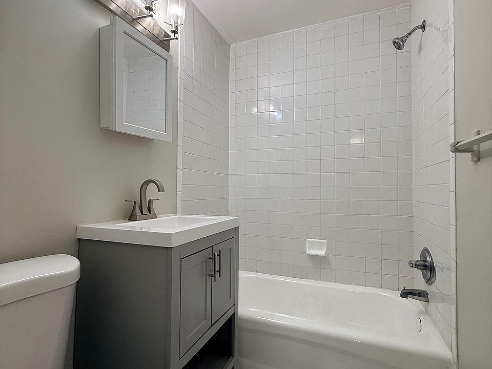 1st image of 809A Summer Ave #2L