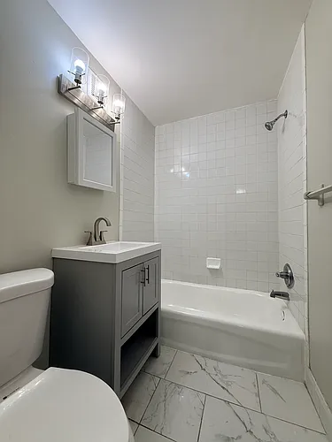 809A Summer Ave #2L Photo 1
