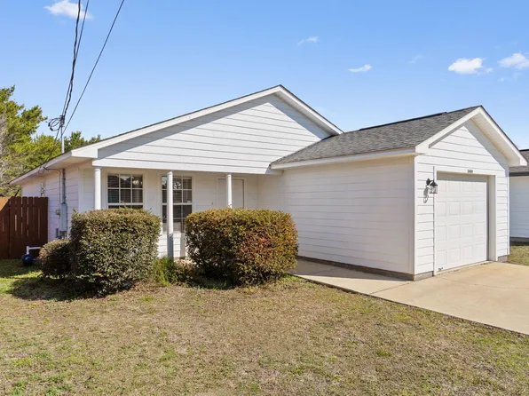 8484 Barrancas St, Navarre, FL 32566