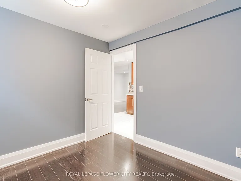 5674 Whitehorn Ave E — Photo 1