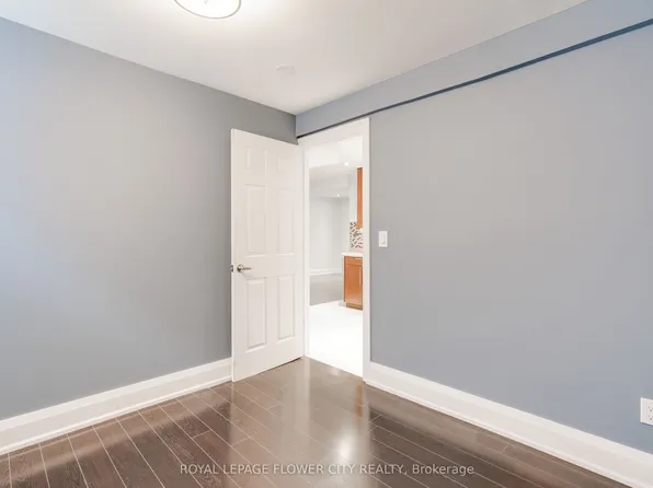 5674 Whitehorn Ave E, Mississauga, ON L5V 2A9