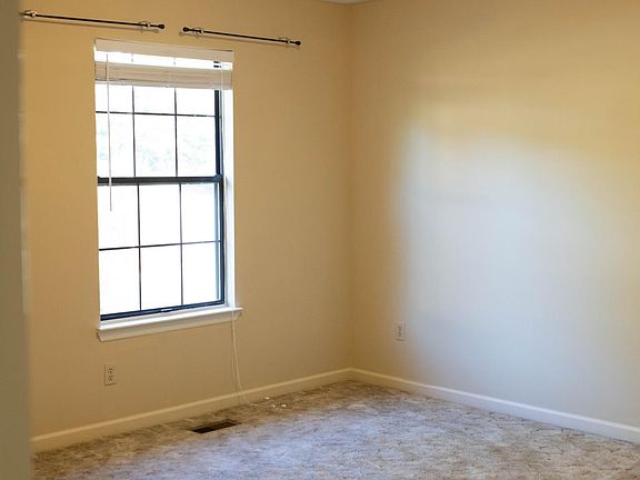 3rd image of 8905 Dalton Ln