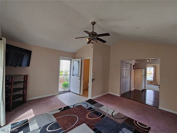 3rd image of 2127 Suncrest Dr